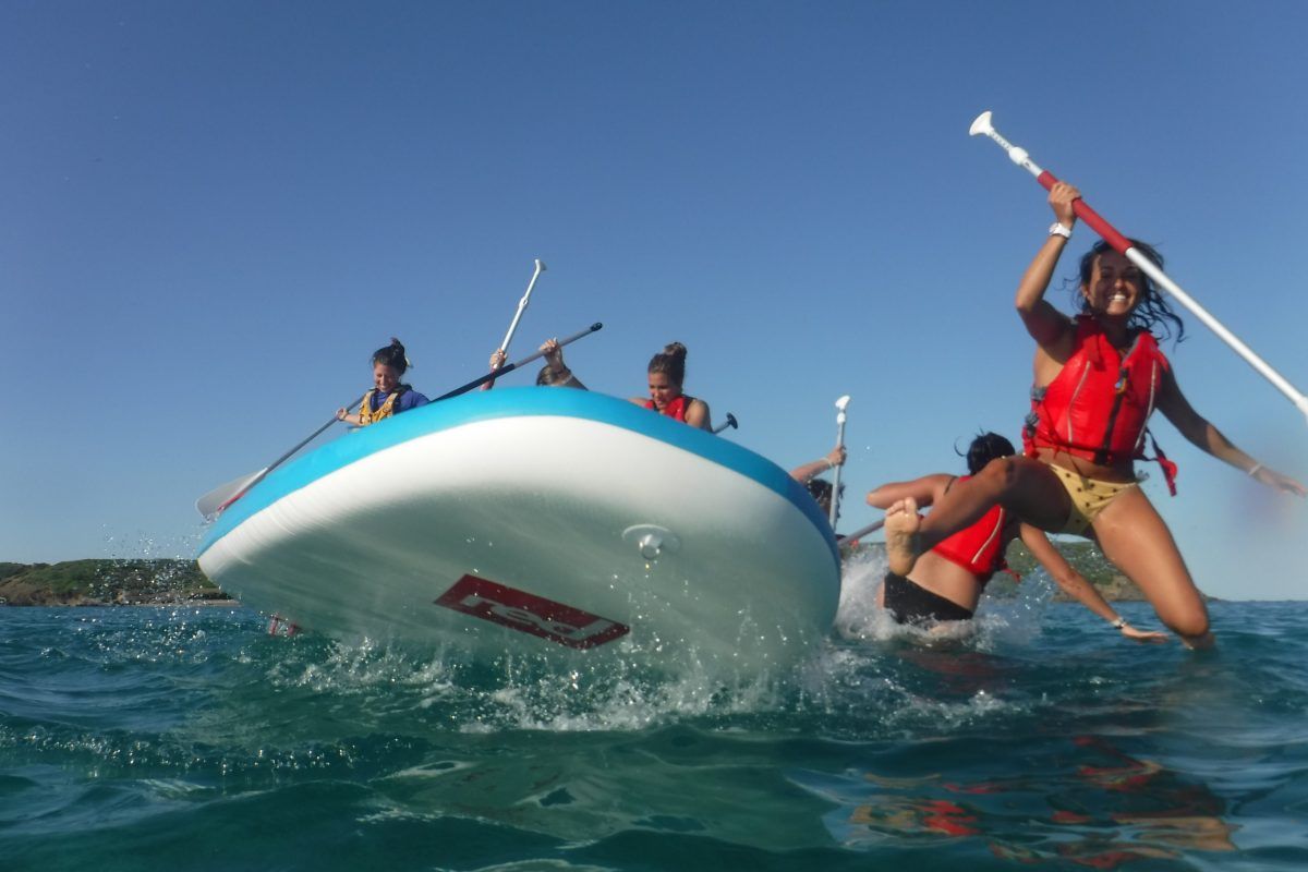 Actividades para grupos Menorca en kayak: tabla gigante Big Sup